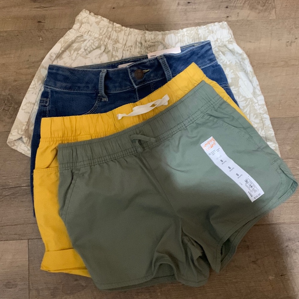 4 pair of girls’ shorts, size 8 (Gap, Carter’s, Jumping Beans, So)